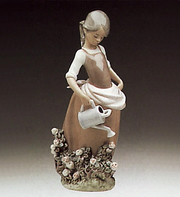 Lladro Girl With Watering Can 1977-88 Porcelain Figurine