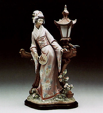 Lladro Mariko 1982-95 Porcelain Figurine