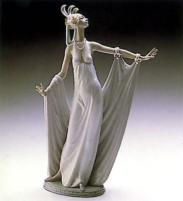 Lladro Grand Dame 1987-2000 Porcelain Figurine
