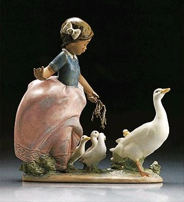 Lladro Hurry Now 1995-2000 Porcelain Figurine