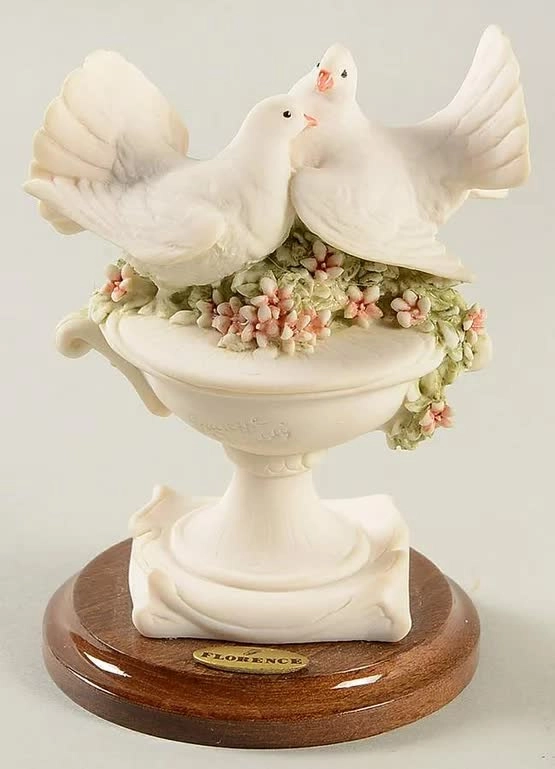 Giuseppe Armani Little Doves On Flowers Sculpture