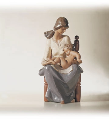 Lladro In Mothers Arms 2000-2002 Porcelain Figurine