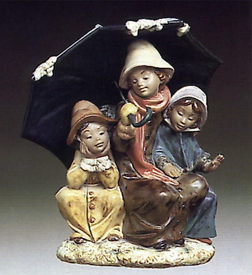 Lladro Three Under The Umbrella 1978-88 Porcelain Figurine