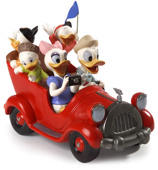 WDCC Disney Classics Disneyland Park Donald, Daisy And Donald Nephews Family Vacation 