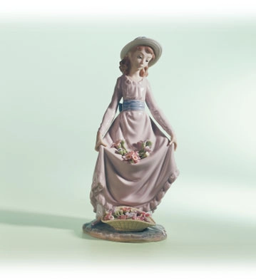Lladro Flower Curtsey 1979-04 Porcelain Figurine