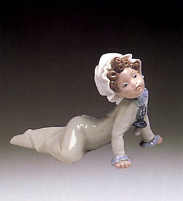Lladro Baby On Floor 1982-85 Porcelain Figurine