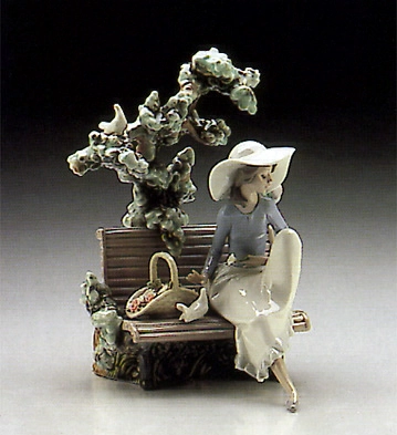 Lladro Sunday In The Park 1986-96 Porcelain Figurine
