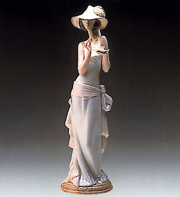 Lladro Tea Time 1988-97 Porcelain Figurine