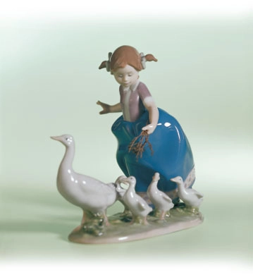 Lladro Hurry Now Porcelain Figurine