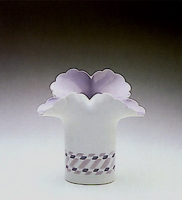 Lladro White Basket Vase 1989-90 Porcelain Figurine