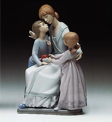 Lladro Mothers Day 1989-98 Porcelain Figurine