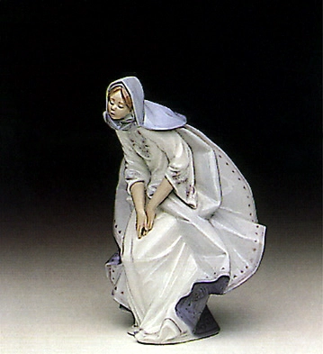 Lladro Mary 1991-96 Porcelain Figurine