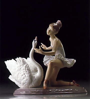 Lladro Graceful Dance 1995-99 Porcelain Figurine