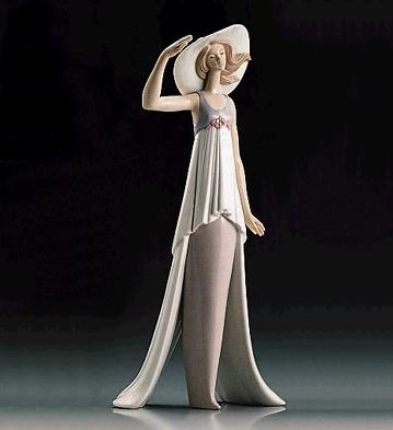 Lladro Lady Of Monaco 1995-99 Porcelain Figurine