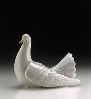 Lladro Proud Dove 1996-99 Porcelain Figurine