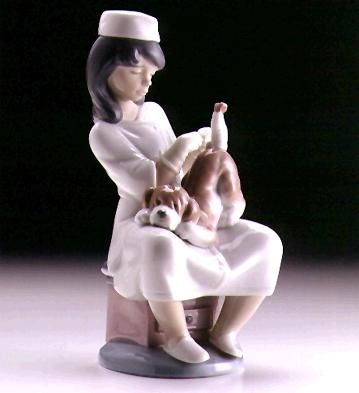 Lladro Little Veterinarian 1997-99 Porcelain Figurine