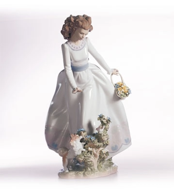 Lladro Sunday Stroll 1999-02 Porcelain Figurine