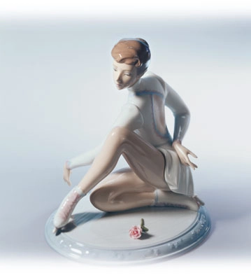 Lladro Elegance On Ice Porcelain Figurine