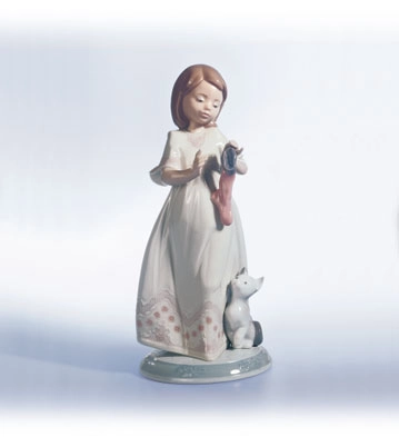 Lladro A Stocking For Kitty Porcelain Figurine