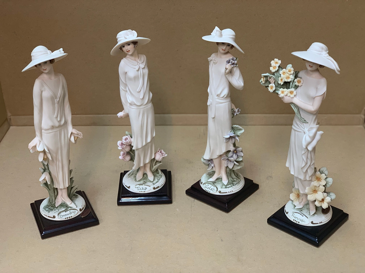 Giuseppe Armani Ladies And Flowers Set Sculpture