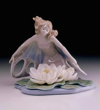 Lladro Wings Of Fantasy Porcelain Figurine