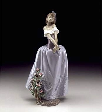 Lladro Lady In Love Porcelain Figurine