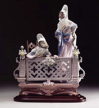 Lladro On The Balcony 1998-02 Porcelain Figurine