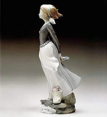 Lladro Wind Blown Girl 1974-02 Porcelain Figurine